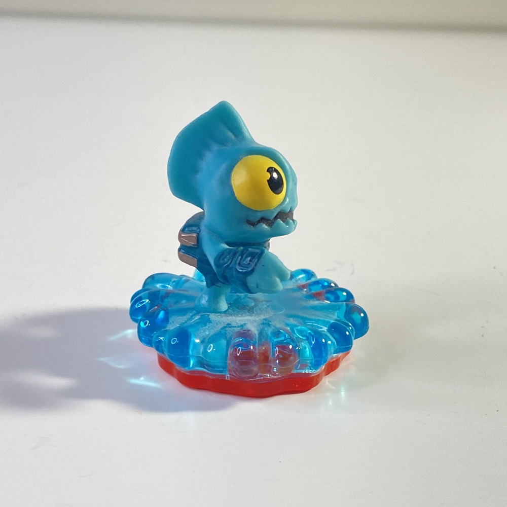Activision Skylanders Small Blue Figure With Translucent Base - Picture 4 of 9